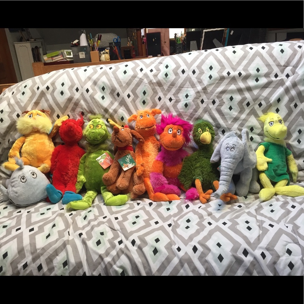 SOLD   NWT Dr Seuss Kohl’s Care Bundle of 10